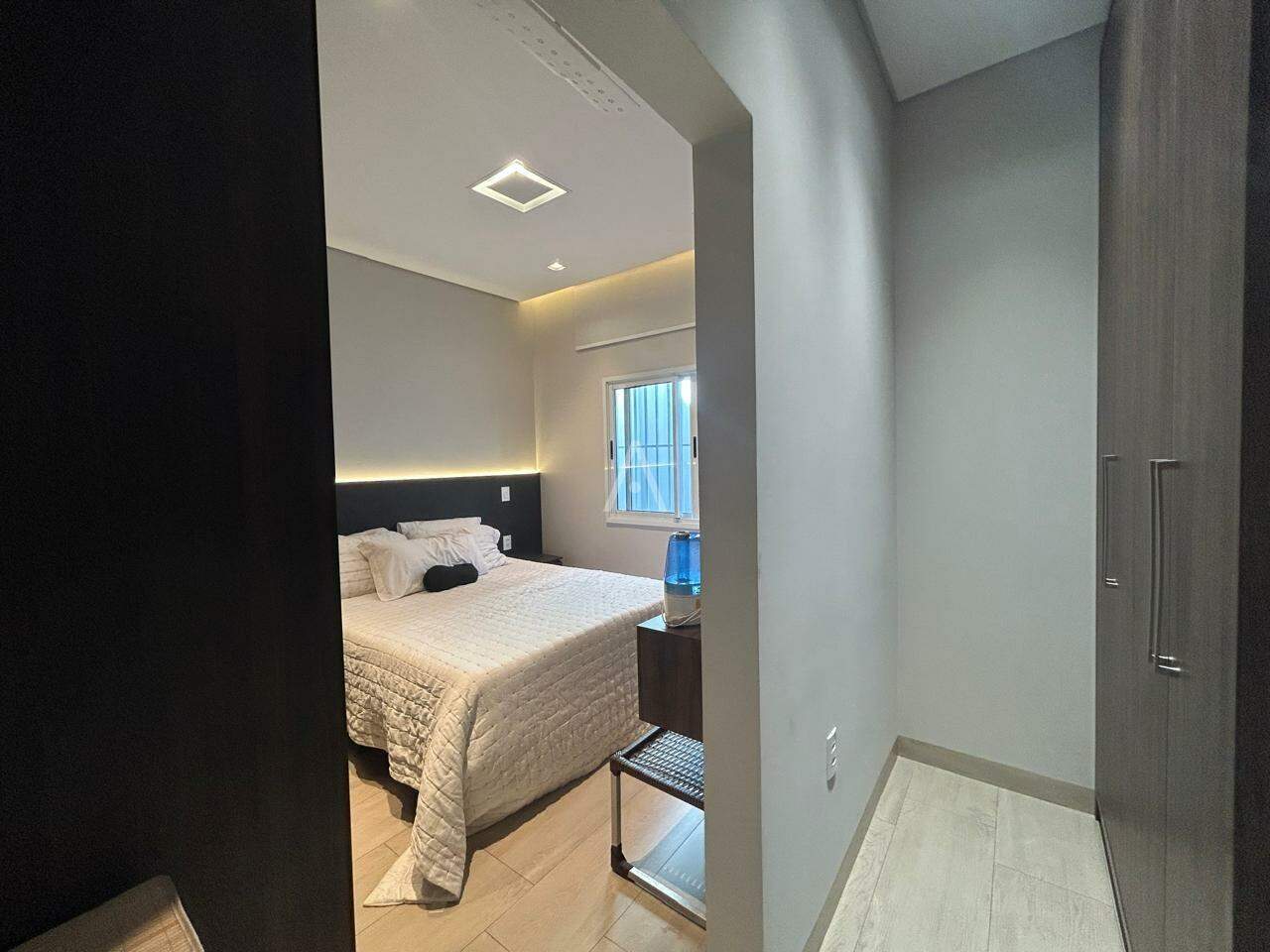 Casa Residencial para à venda no Bairro NEVA em CASCAVEL: quarto 2 suite