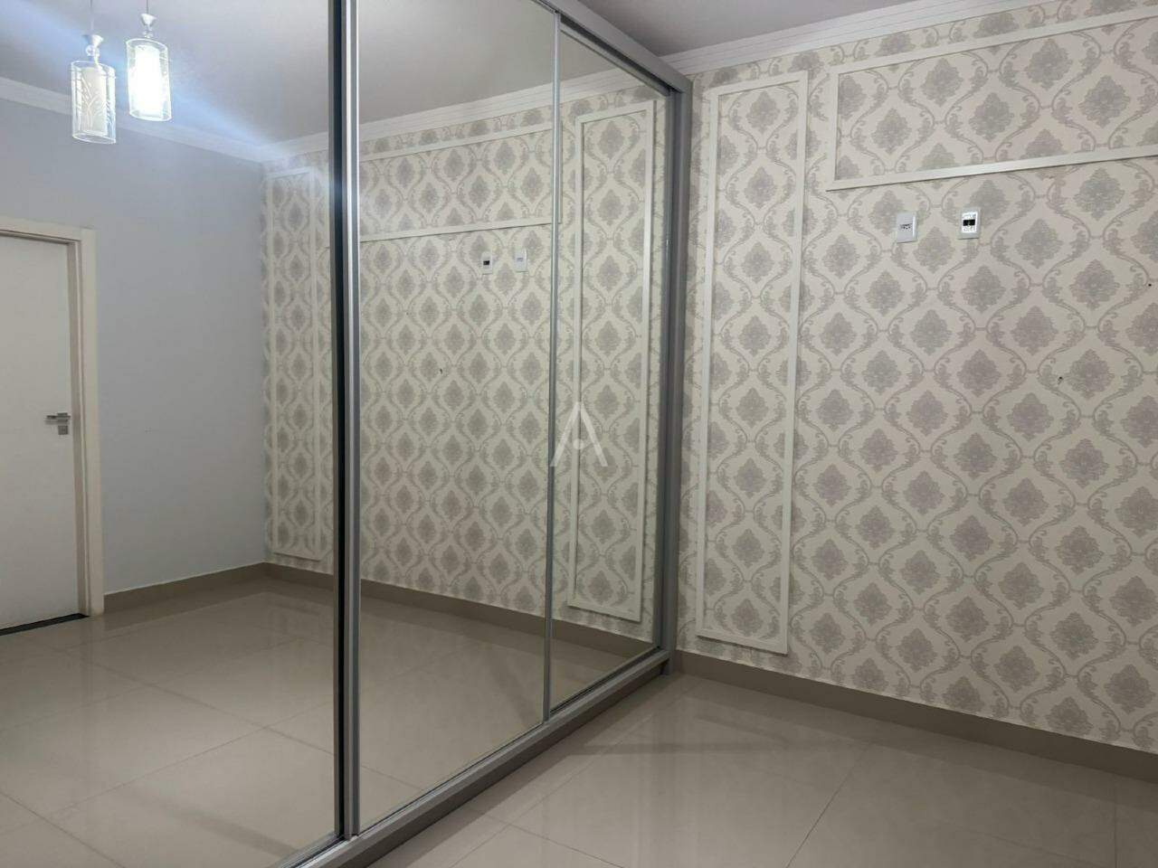 Sobrado para à venda no Bairro NEVA em CASCAVEL: