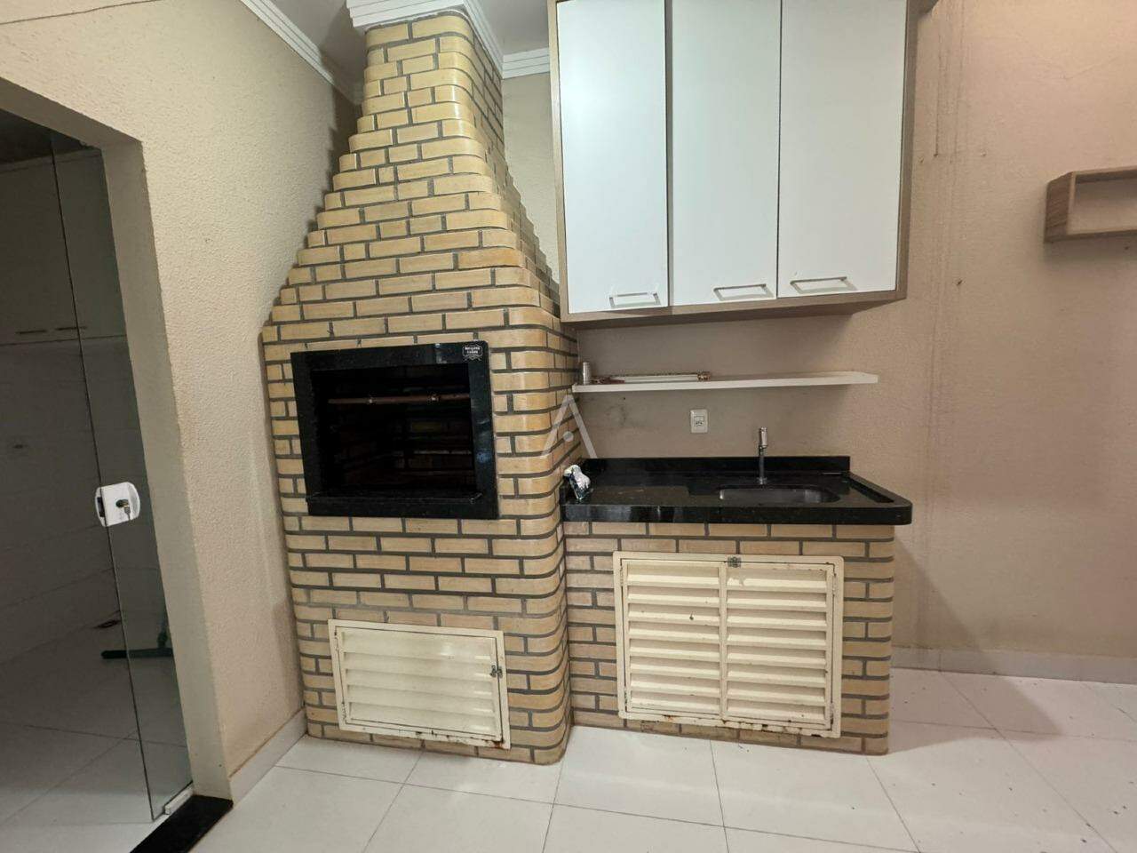 Sobrado para à venda no Bairro NEVA em CASCAVEL: