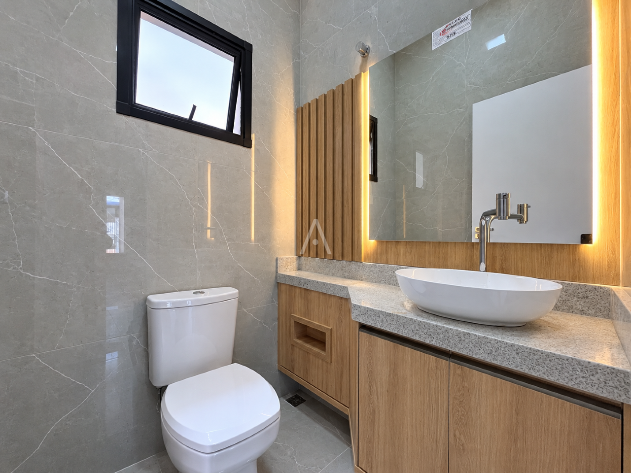 Casa Residencial para para aluguel no Bairro Jardim Parizotto em TOLEDO: Lavabo