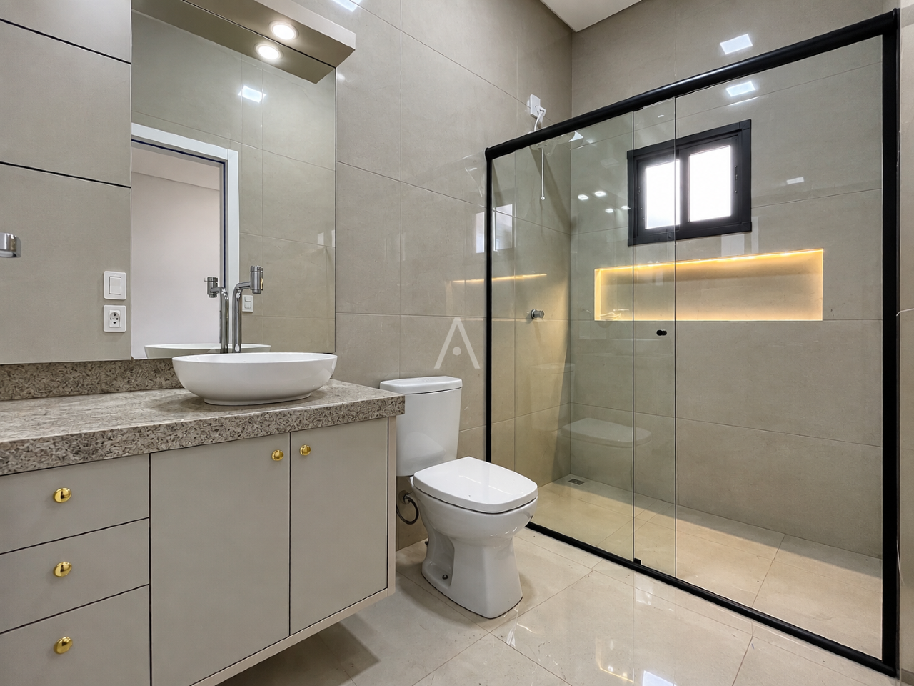 Casa Residencial para para aluguel no Bairro Jardim Parizotto em TOLEDO: Banheiro Suíte