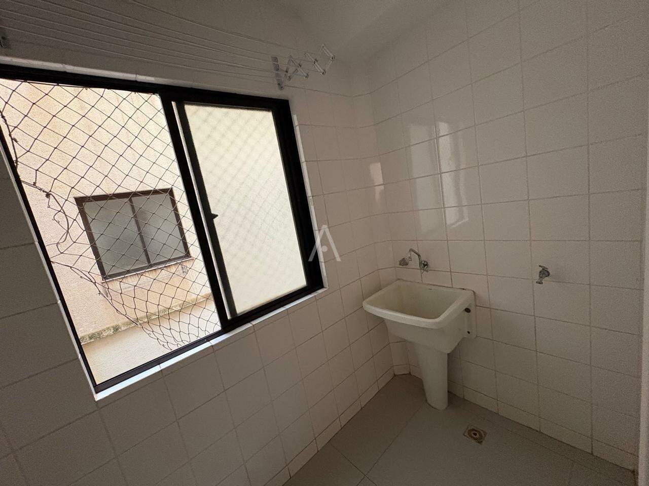 Apartamento para para aluguel no Bairro CANCELLI em CASCAVEL: área de serviço