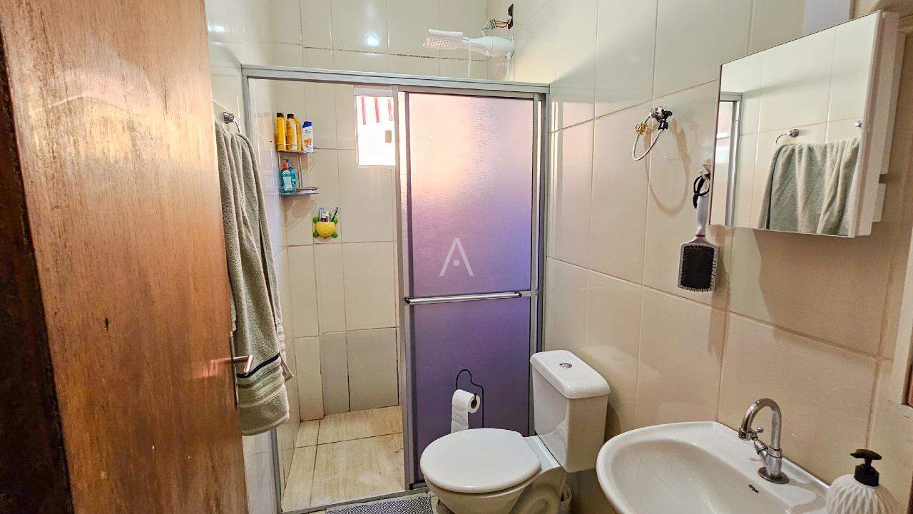 Casa Residencial para à venda no Bairro NEVA em CASCAVEL: