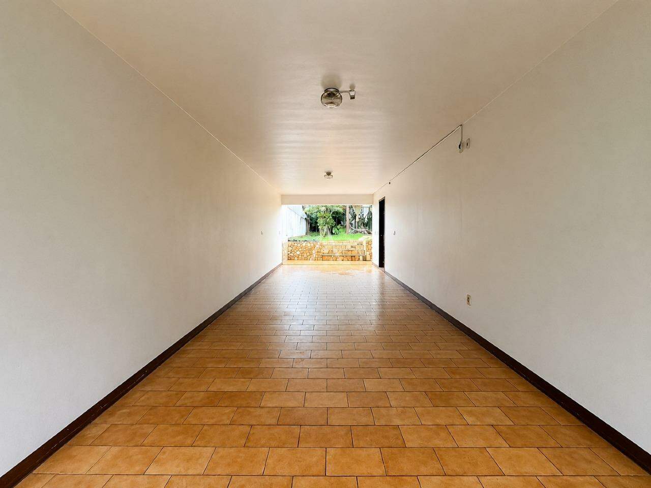 Sobrado para para aluguel no Bairro JARDIM LA SALLE em TOLEDO: Garagem