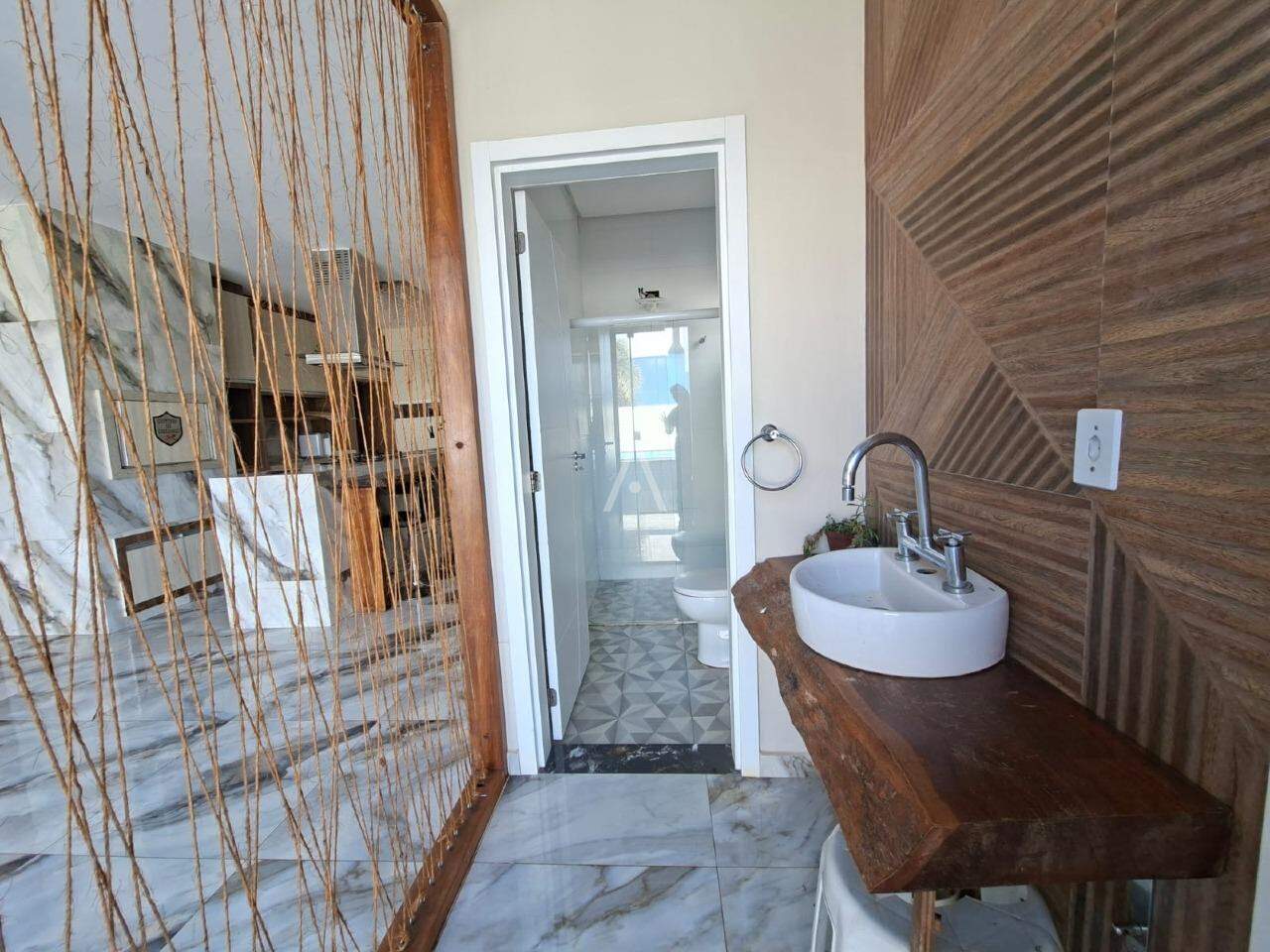 Casa Residencial para para aluguel no Bairro CATARATAS em CASCAVEL: