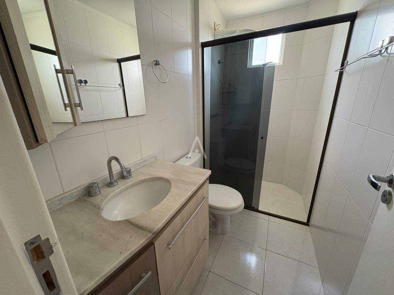 Apartamento para para aluguel no Bairro CENTRO em CASCAVEL: Bwc suíte