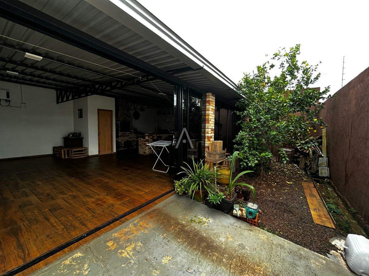 Casa Residencial para à venda no Bairro FLORESTA em CASCAVEL:
