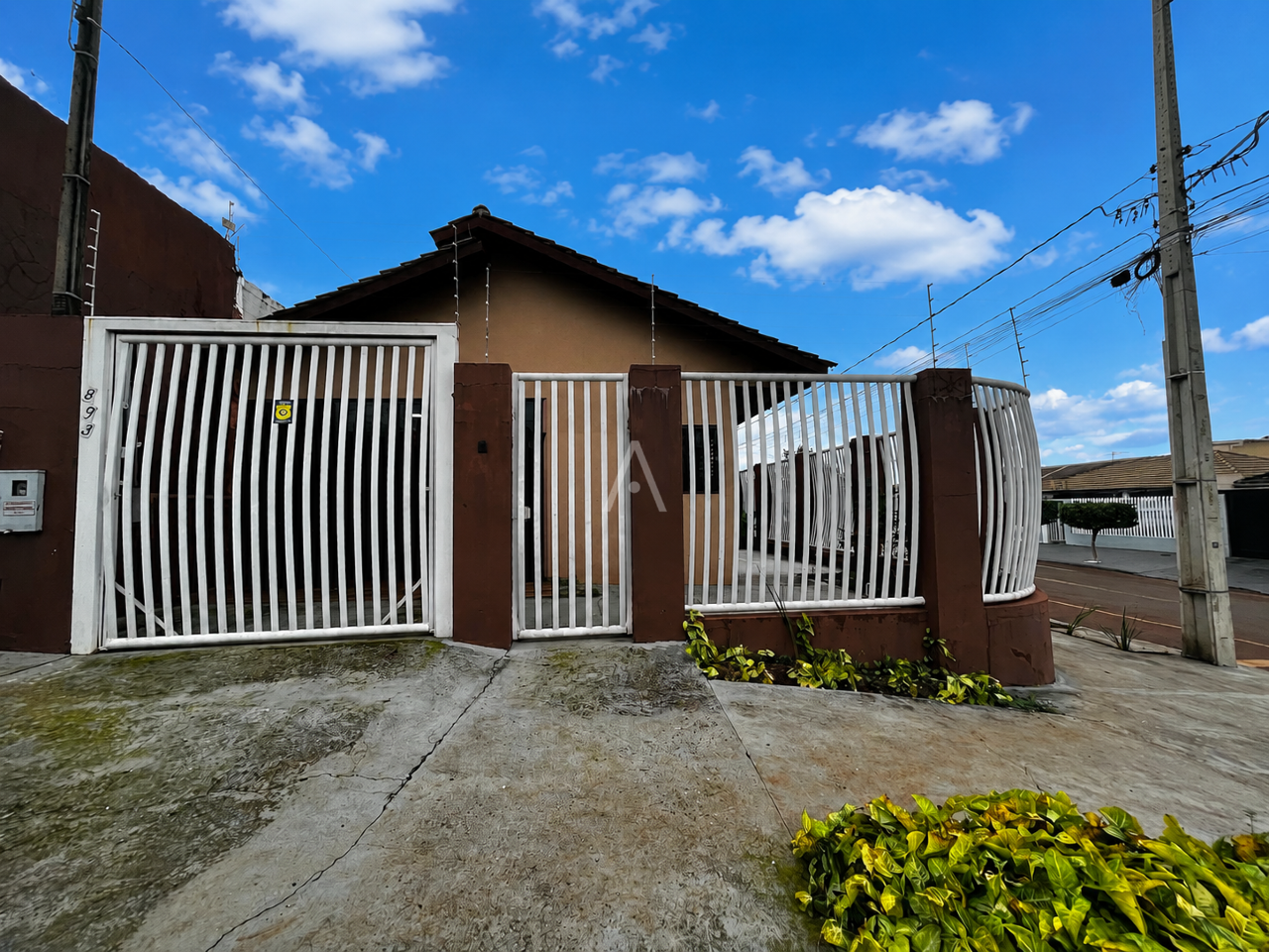 Casa Residencial para à venda no Bairro FLORESTA em CASCAVEL: 