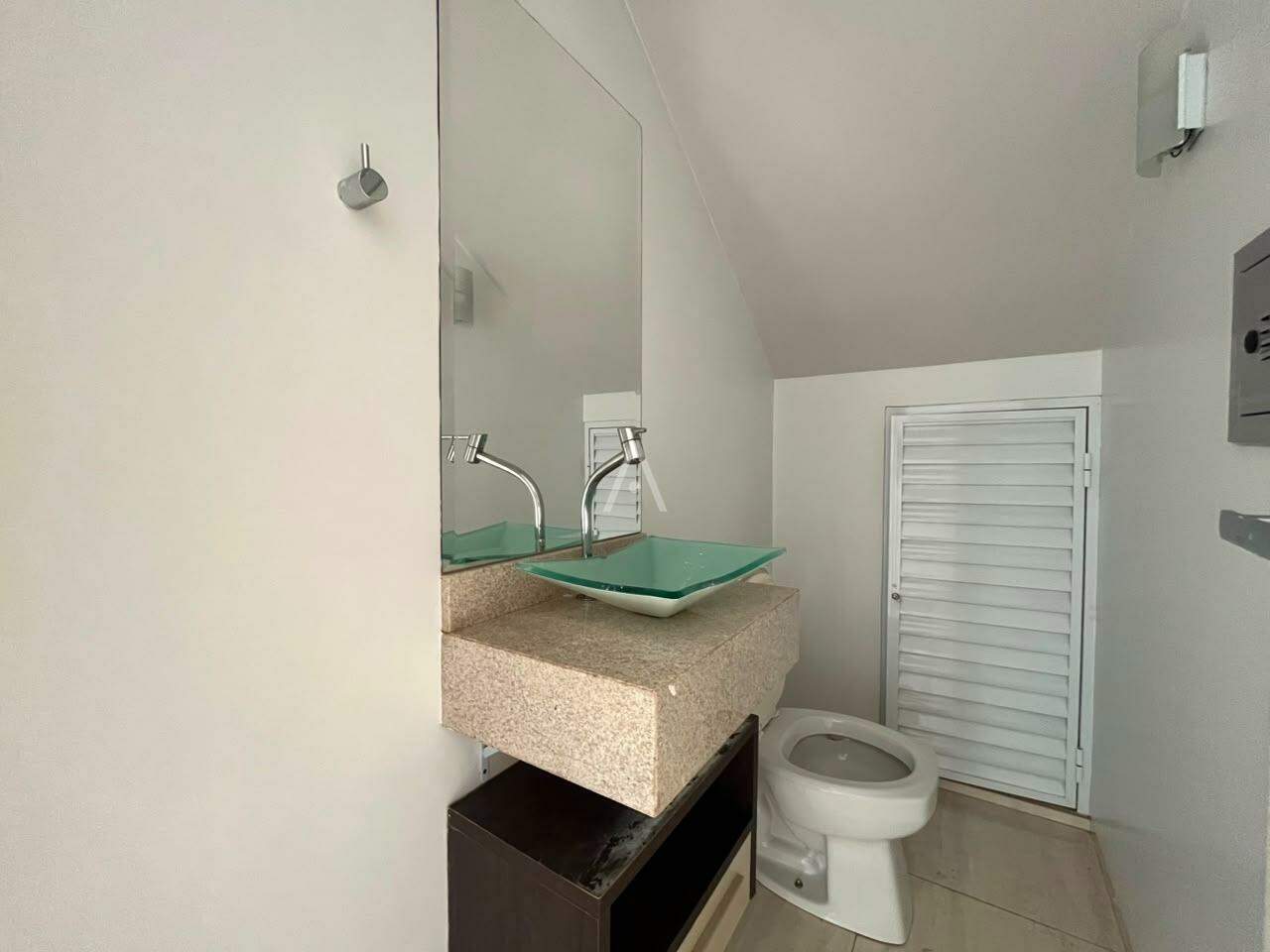 Sobrado para para aluguel no Bairro JARDIM GISELA em TOLEDO: Lavabo