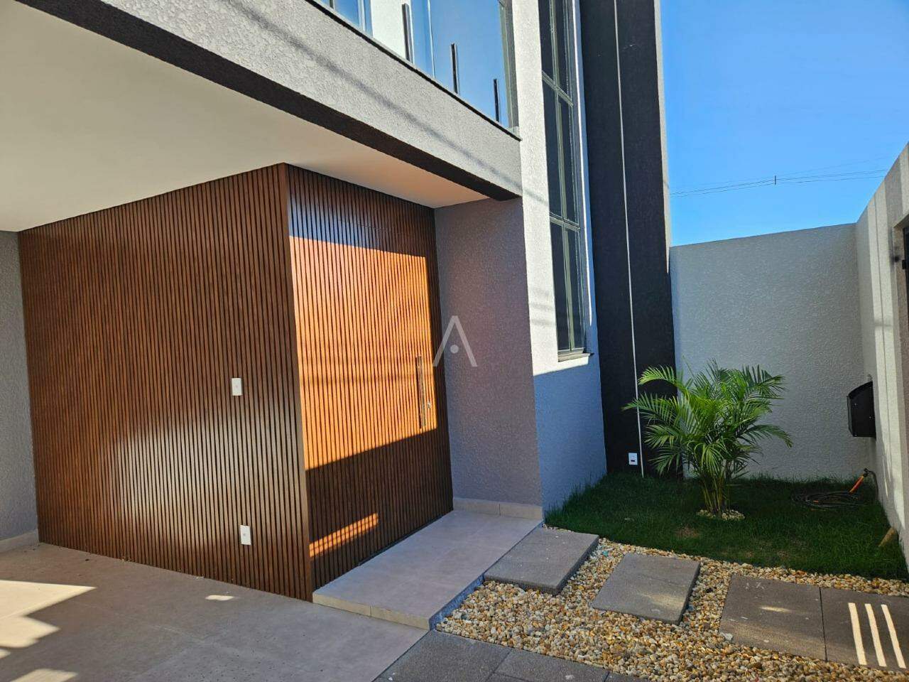 Sobrado para à venda no Bairro RECANTO TROPICAL em CASCAVEL: