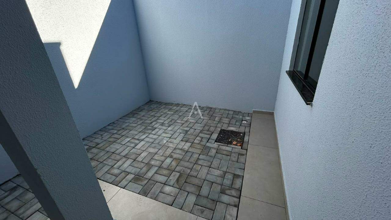 Casa Residencial para à venda no Bairro INTERLAGOS em CASCAVEL: 