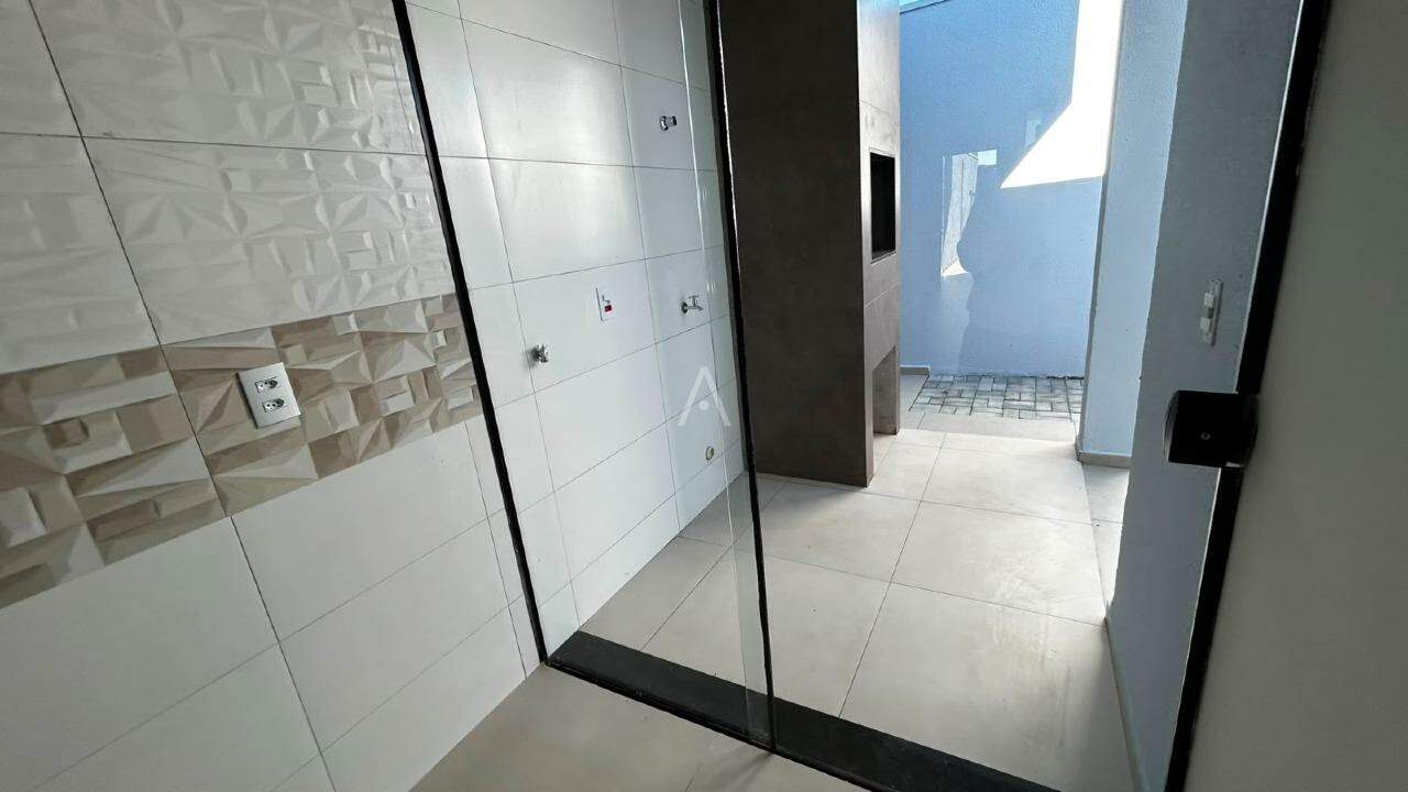 Casa Residencial para à venda no Bairro INTERLAGOS em CASCAVEL: 