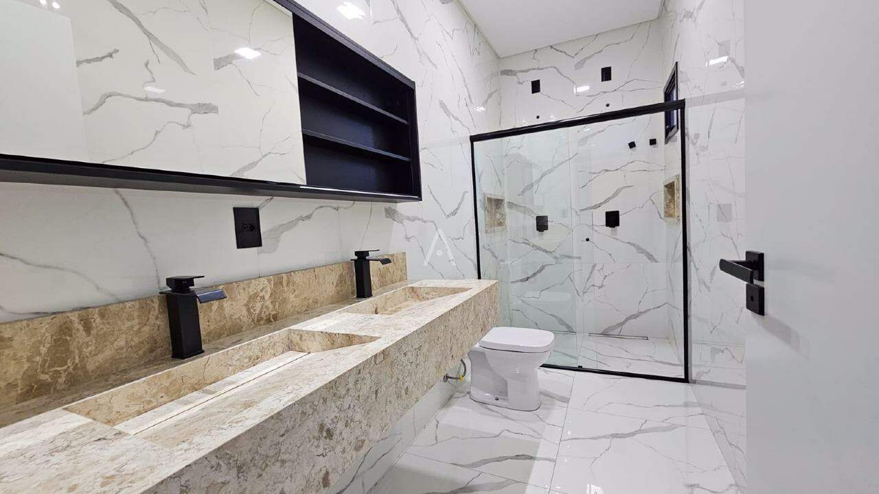 Sobrado para à venda no Bairro tropical 3 em CASCAVEL: