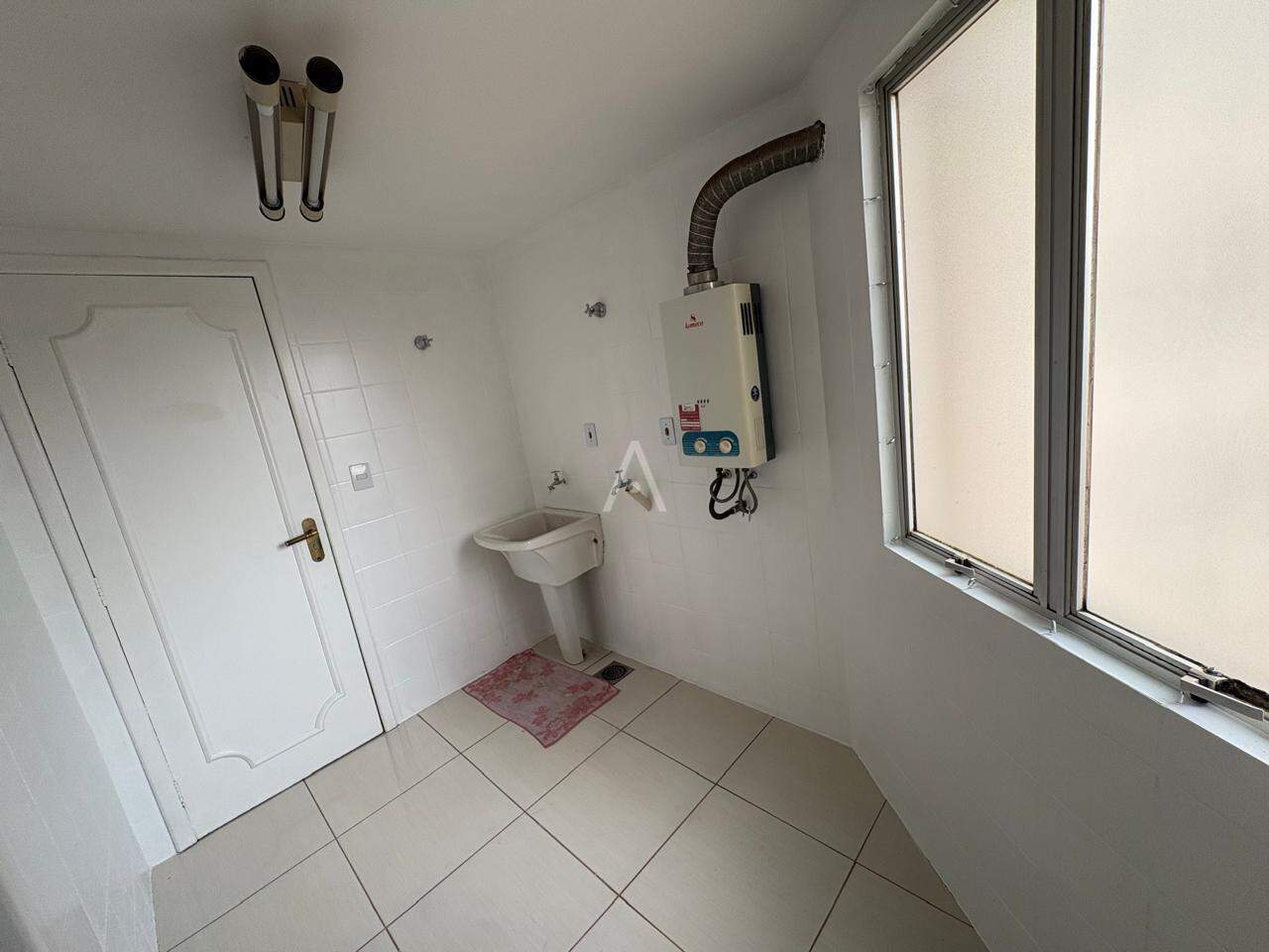 Apartamento para para aluguel no Bairro CENTRO em CASCAVEL: área de serviço