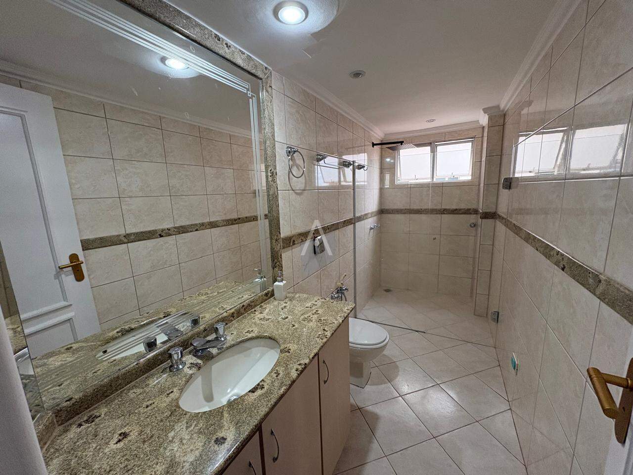 Apartamento para à venda no Bairro CENTRO em CASCAVEL: Bwc social
