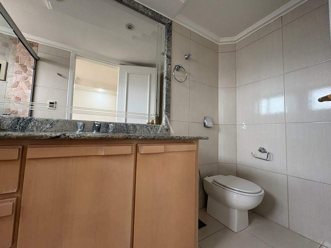 Apartamento para à venda no Bairro CENTRO em CASCAVEL: Bwc suite4