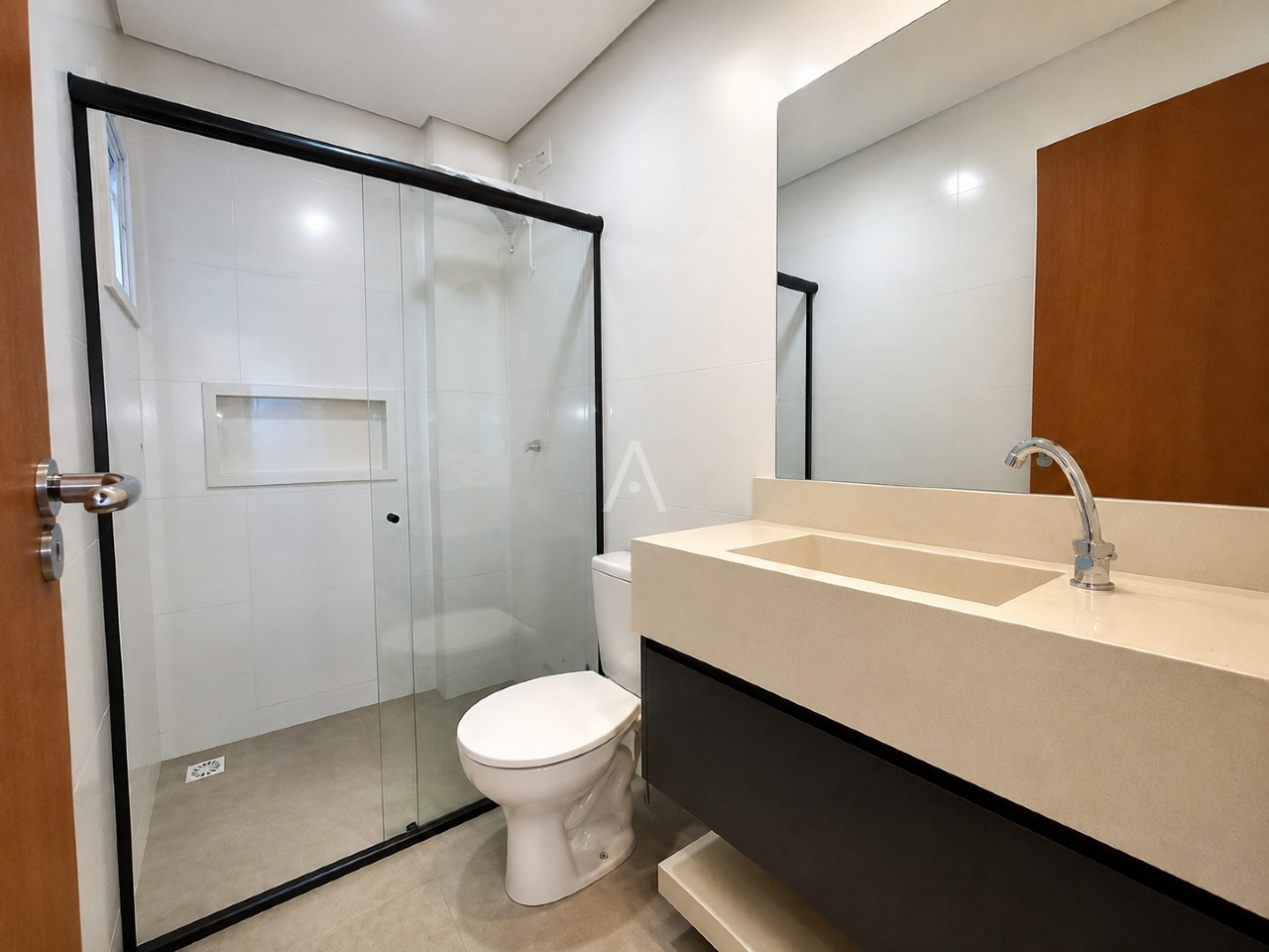 Apartamento para para aluguel no Bairro JARDIM GISELA em TOLEDO: Banheiro Social