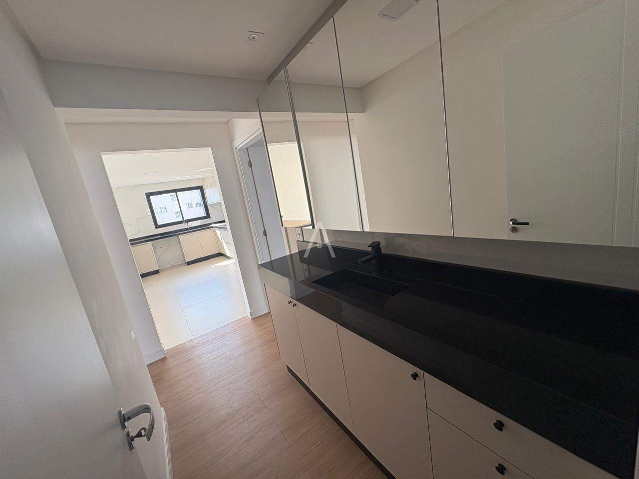 Apartamento para para aluguel no Bairro CENTRO em CASCAVEL: Bwc social