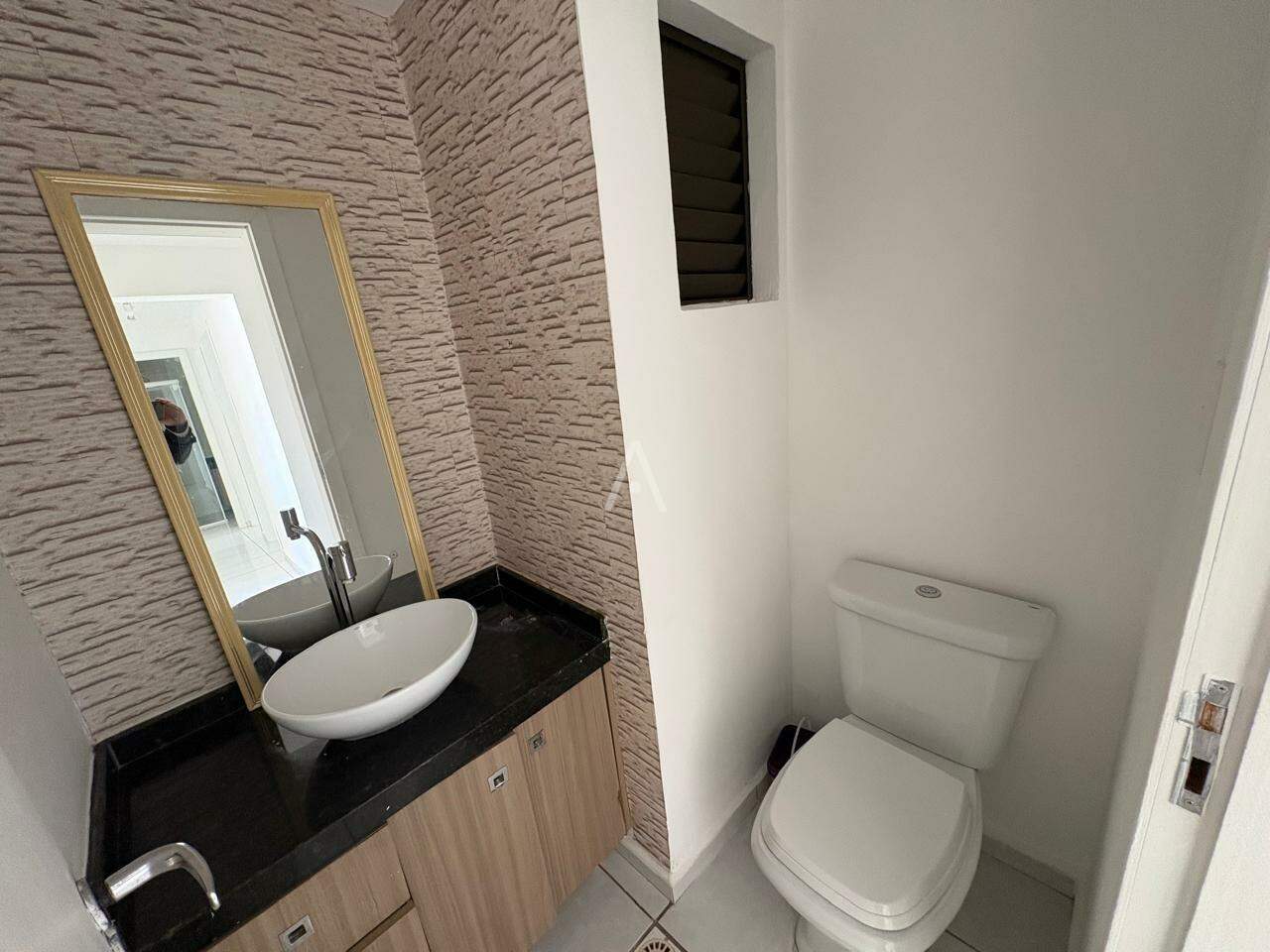 Apartamento para à venda no Bairro CENTRO em CASCAVEL: Lavabo