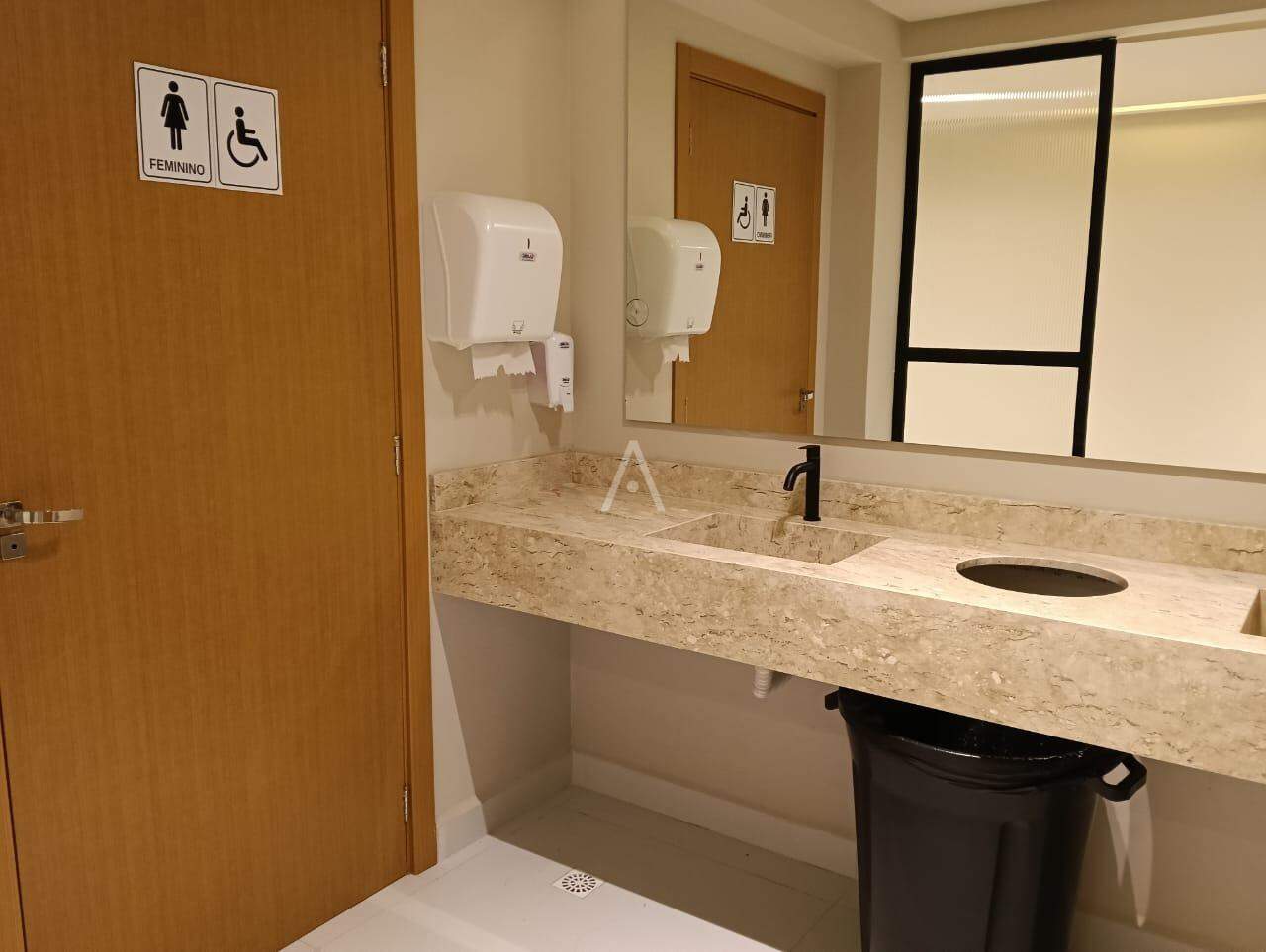 Sala Comercial para para aluguel no Bairro CENTRO em CASCAVEL: BANHEIRO DO CONDOMINIO 