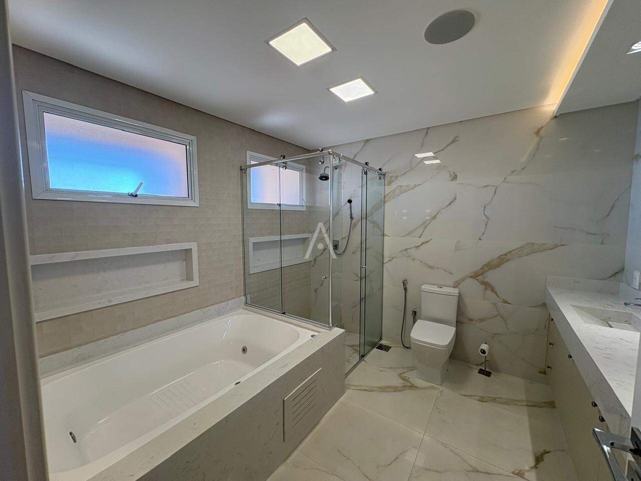 Apartamento para à venda no Bairro COQUEIRAL em CASCAVEL: BWC suite