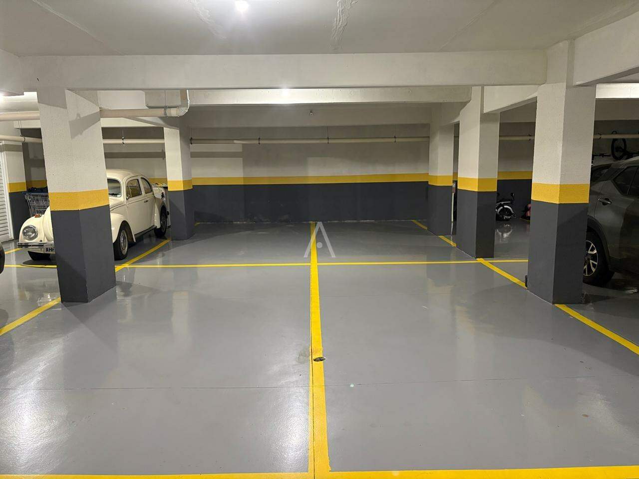 Apartamento para à venda no Bairro COQUEIRAL em CASCAVEL: Garagens