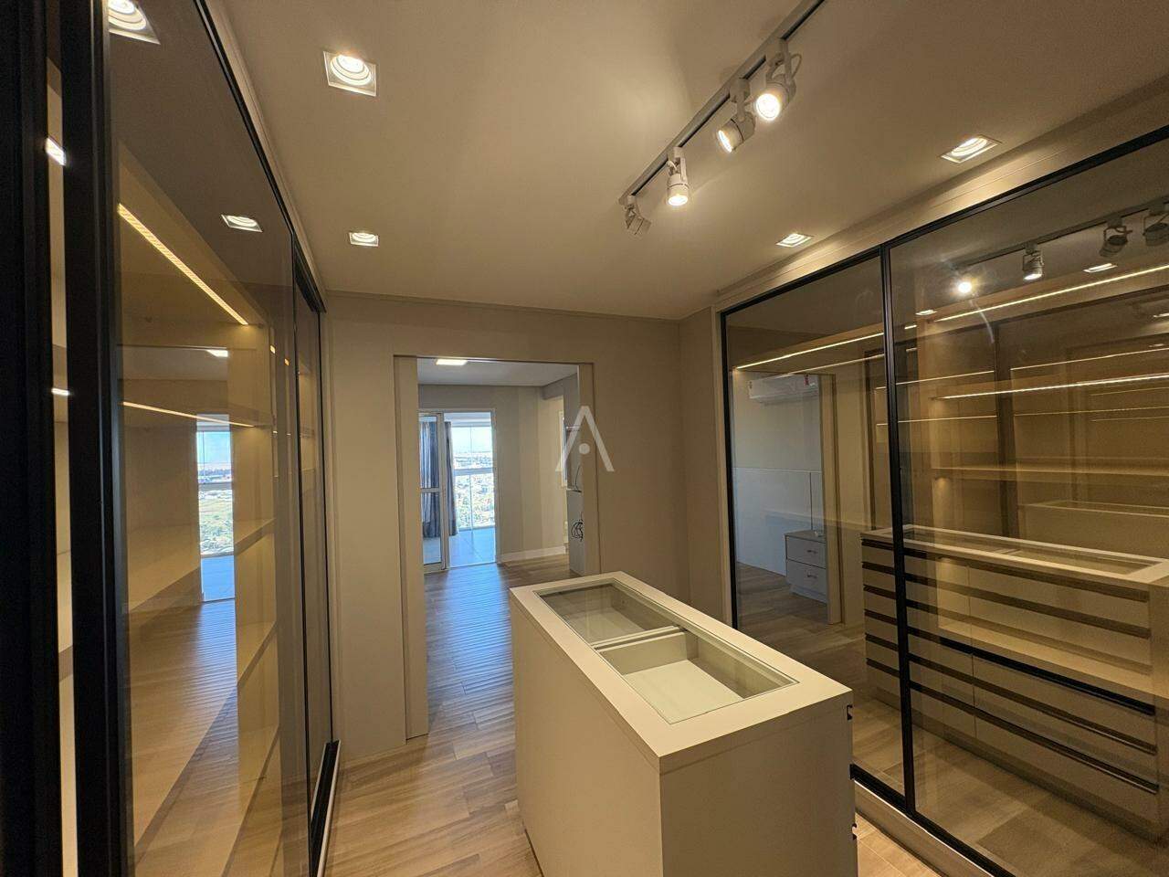 Apartamento para à venda no Bairro COQUEIRAL em CASCAVEL: 2º pav. Closet