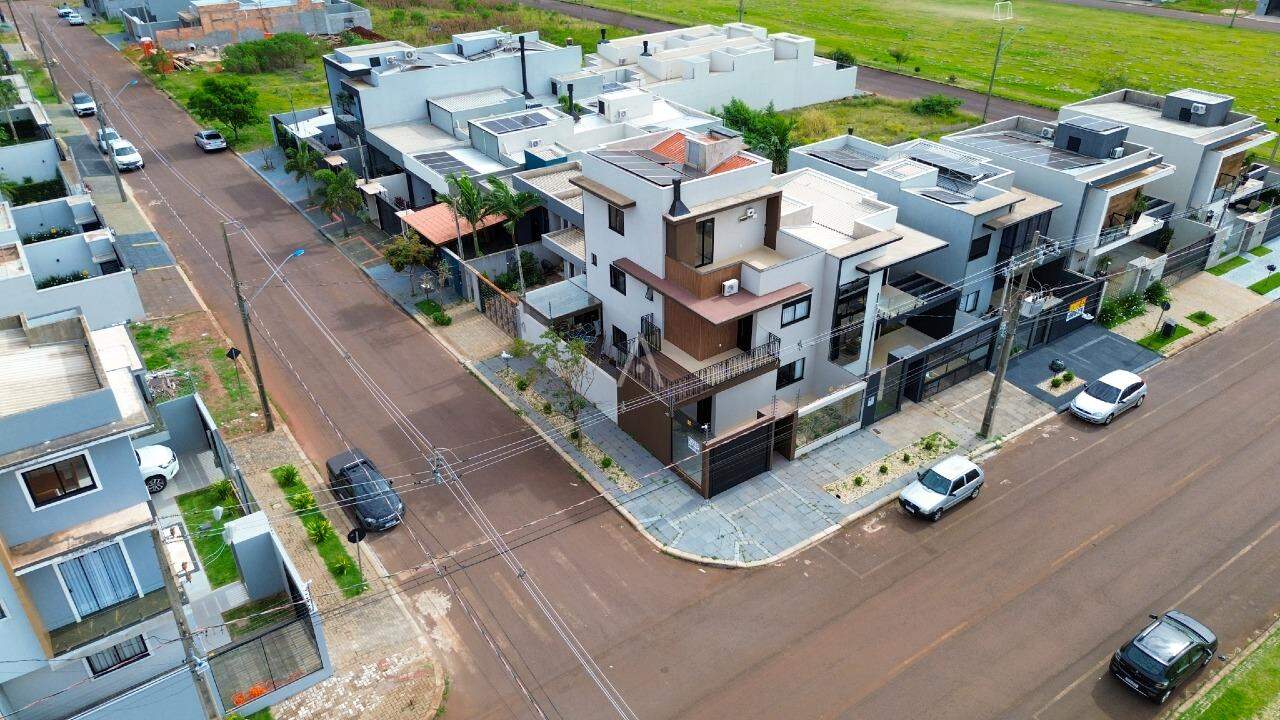 Sobrado para à venda no Bairro RECANTO TROPICAL em CASCAVEL: 