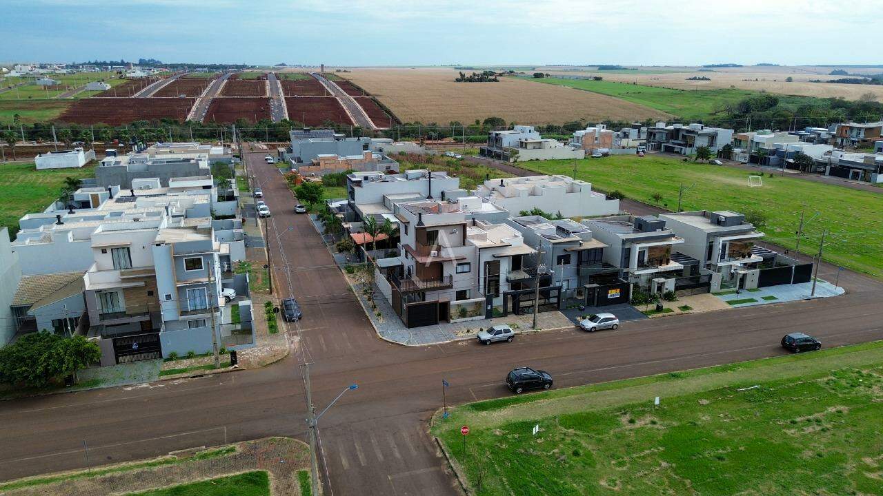 Sobrado para à venda no Bairro RECANTO TROPICAL em CASCAVEL: 
