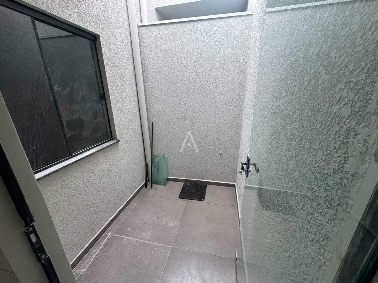 Casa Residencial para à venda no Bairro VILA INDUSTRIAL em TOLEDO: lavanderia