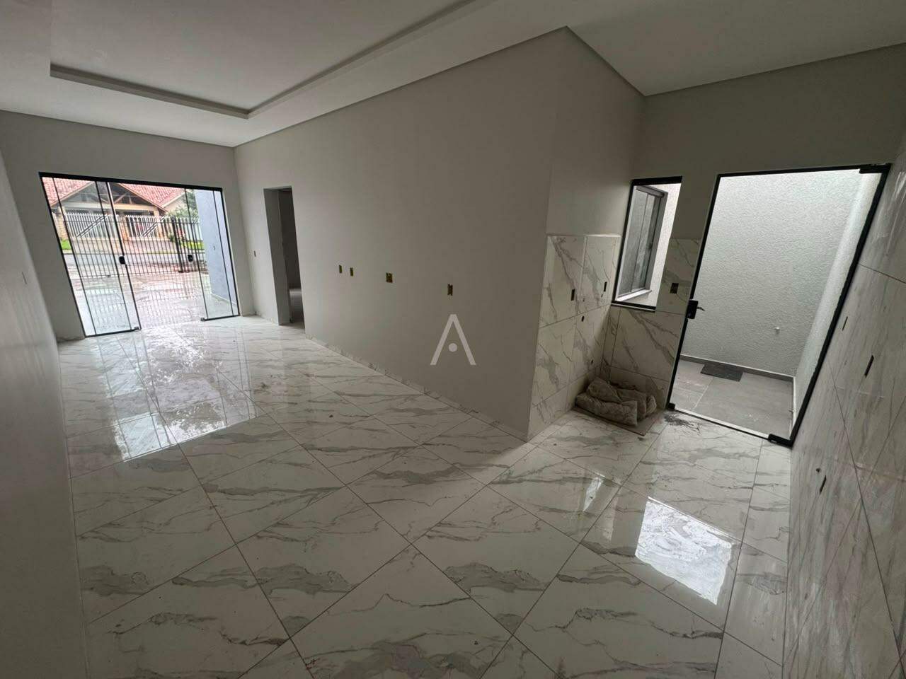 Casa Residencial para à venda no Bairro VILA INDUSTRIAL em TOLEDO: sala e cozinha