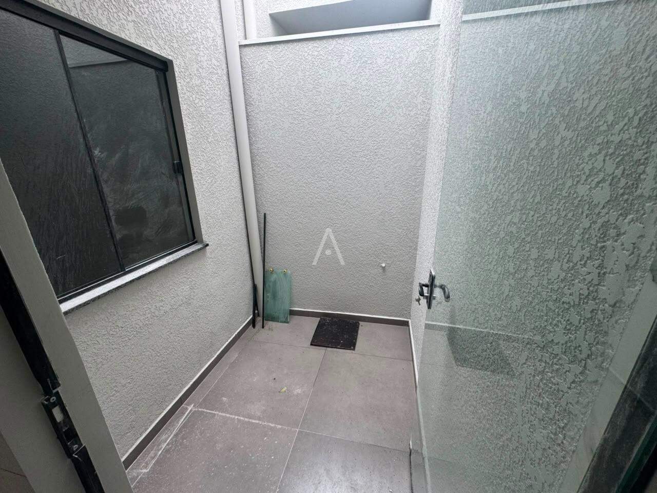Casa Residencial para à venda no Bairro VILA INDUSTRIAL em TOLEDO: lavanderia