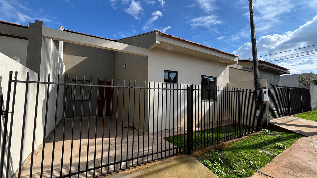 Casa Residencial para à venda no Bairro PINHEIRINHO em TOLEDO: 