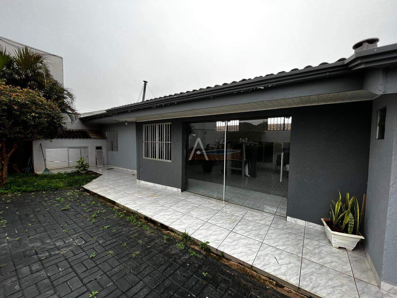 Casa Residencial para à venda no Bairro UNIVERSITARIO em CASCAVEL: 