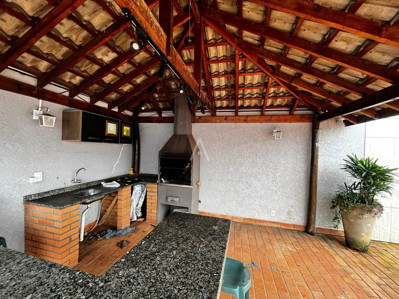 Casa Residencial para à venda no Bairro UNIVERSITARIO em CASCAVEL: 