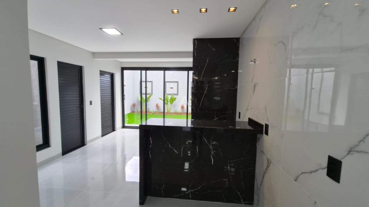 Casa Residencial para à venda no Bairro Jardim Parizotto em TOLEDO: