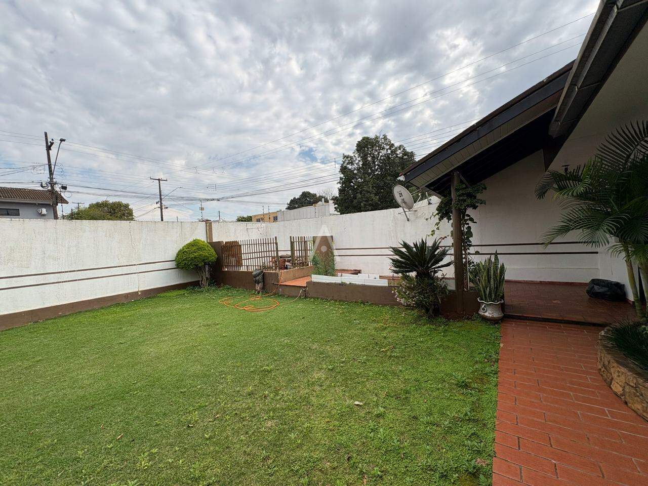 Casa Residencial para para aluguel no Bairro SANTA CRUZ em CASCAVEL: