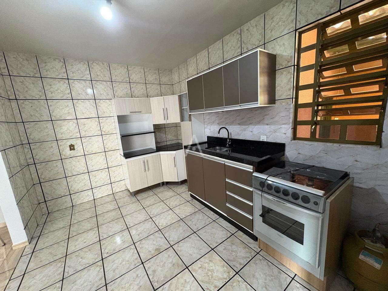 Casa Residencial para para aluguel no Bairro SANTA CRUZ em CASCAVEL: cozinha