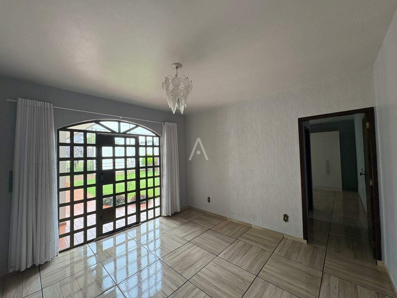 Casa Residencial para para aluguel no Bairro SANTA CRUZ em CASCAVEL: Sala tv