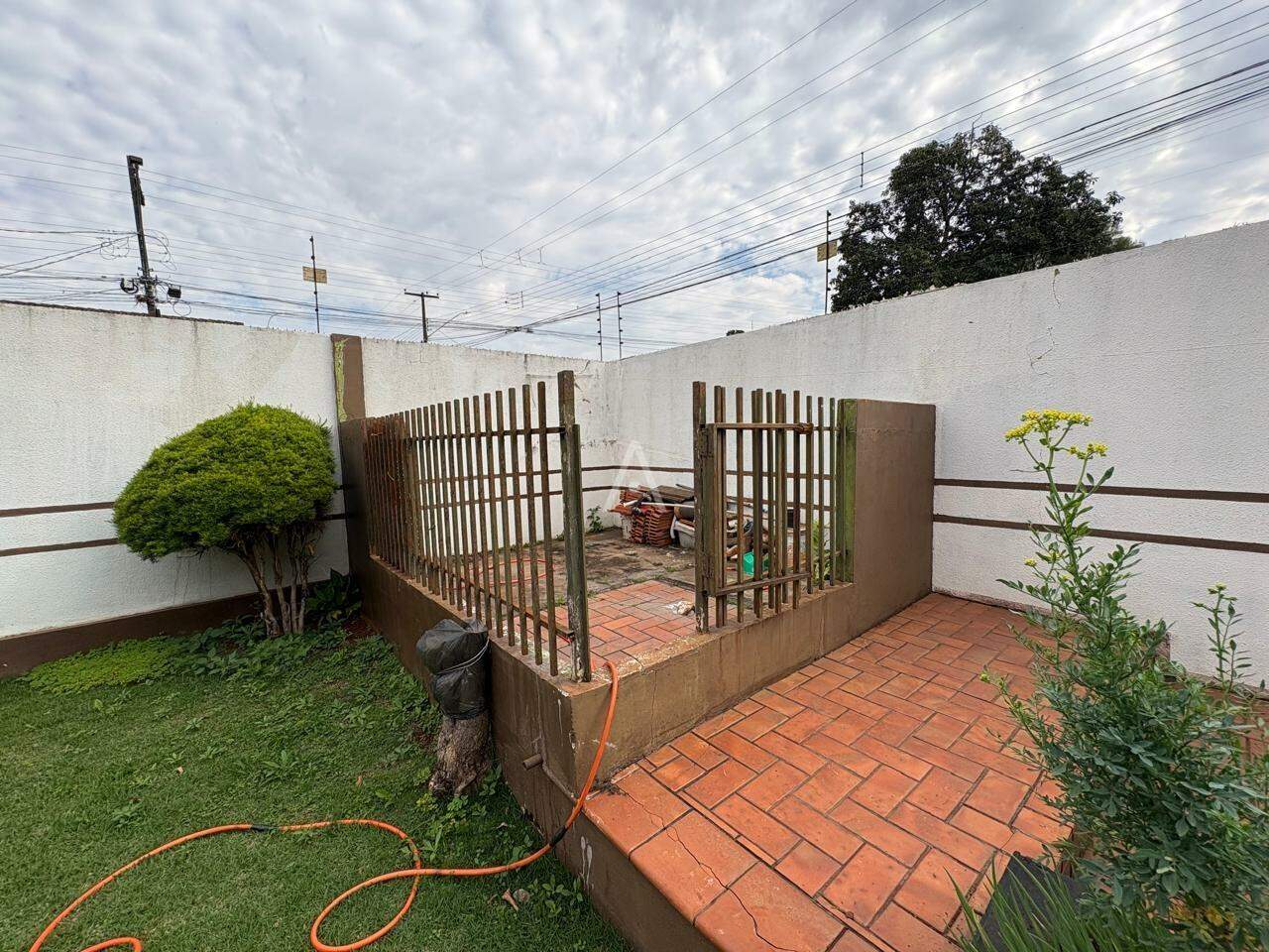 Casa Residencial para para aluguel no Bairro SANTA CRUZ em CASCAVEL: Canil