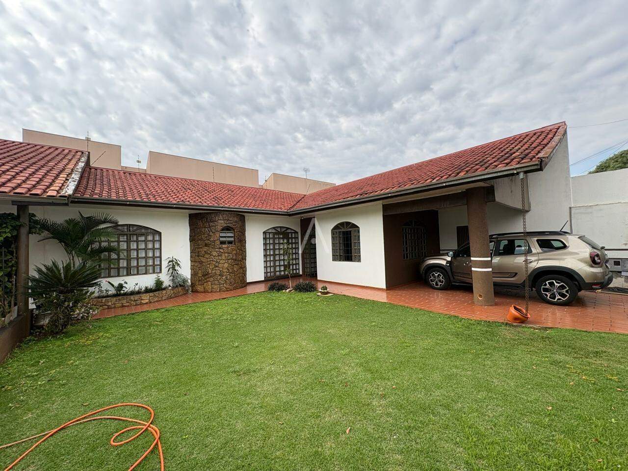 Casa Residencial para para aluguel no Bairro SANTA CRUZ em CASCAVEL: 