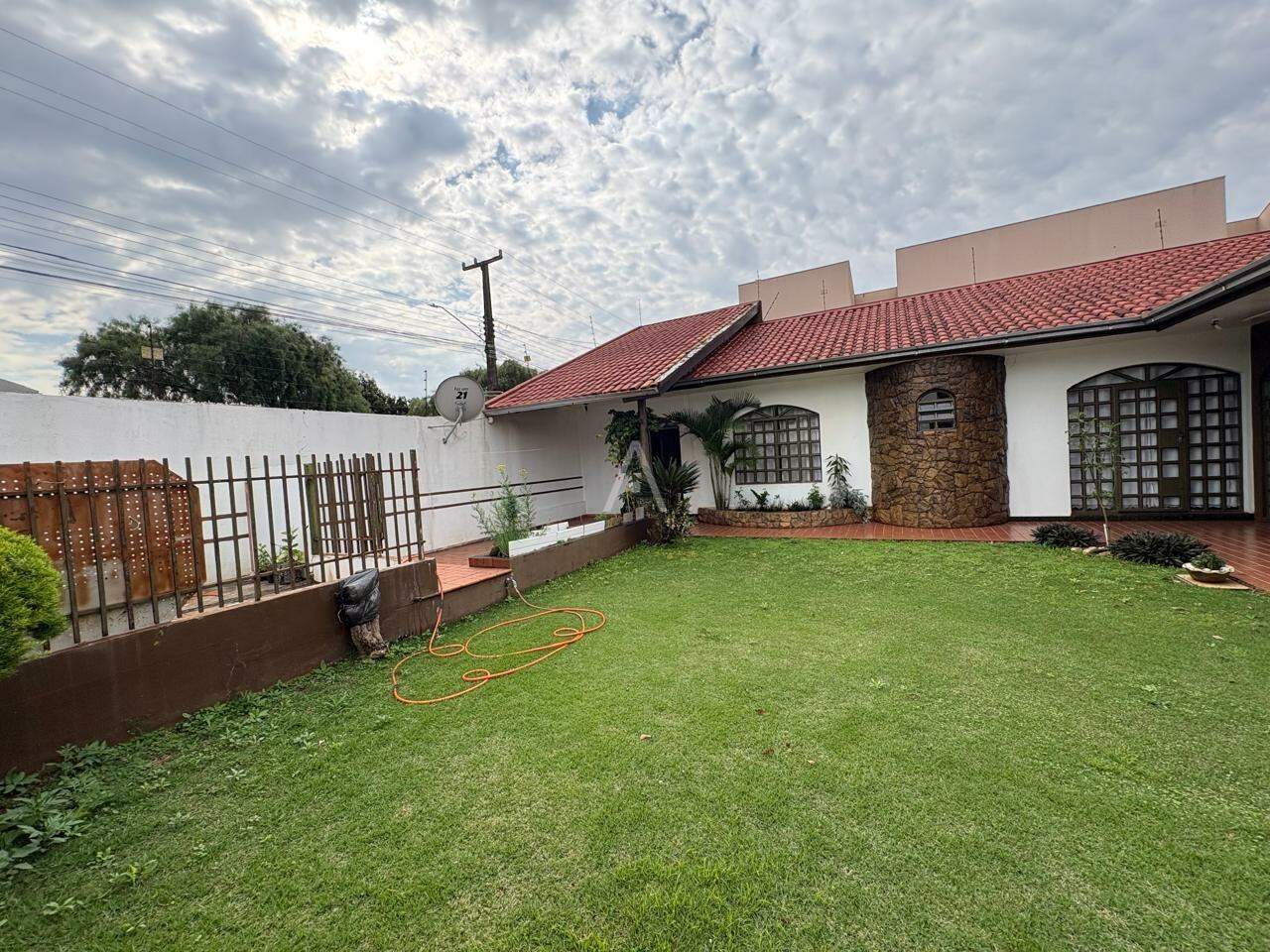 Casa Residencial para para aluguel no Bairro SANTA CRUZ em CASCAVEL: 