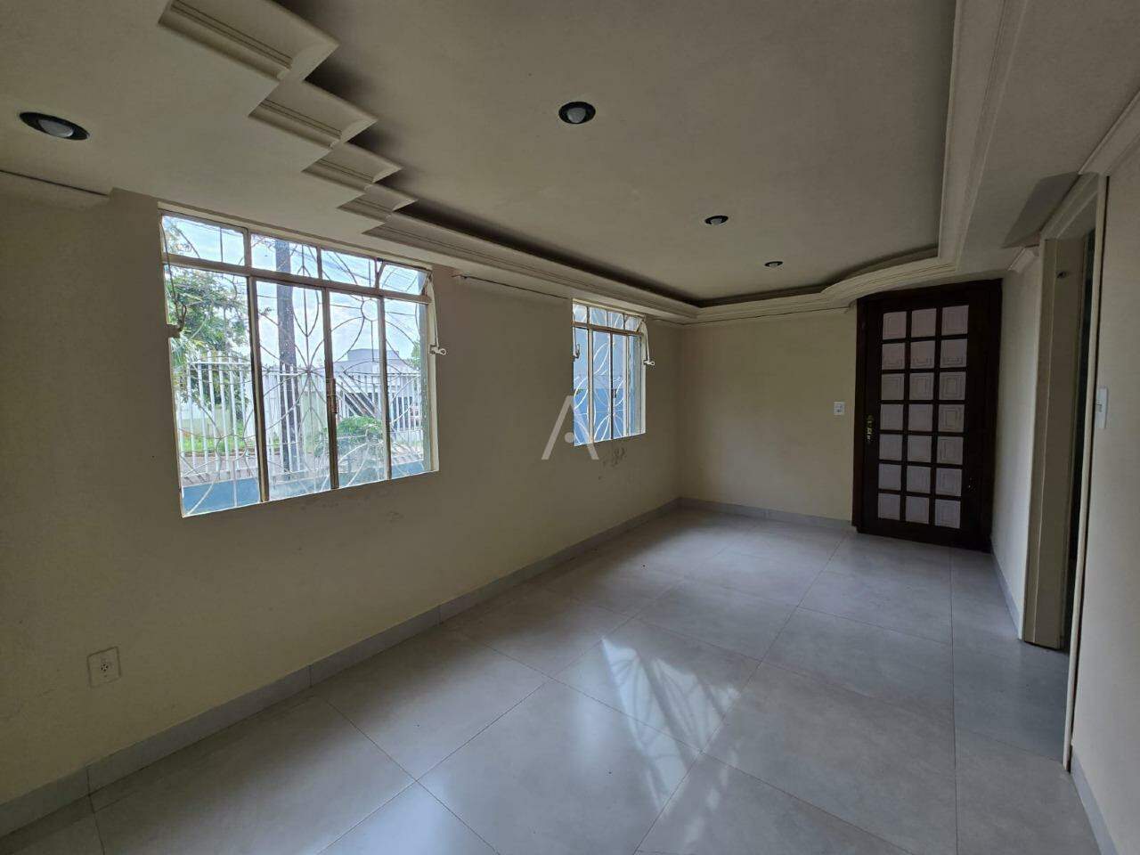 Casa Residencial para para aluguel no Bairro Jardim Parizotto em TOLEDO: SALA DE ESTAR