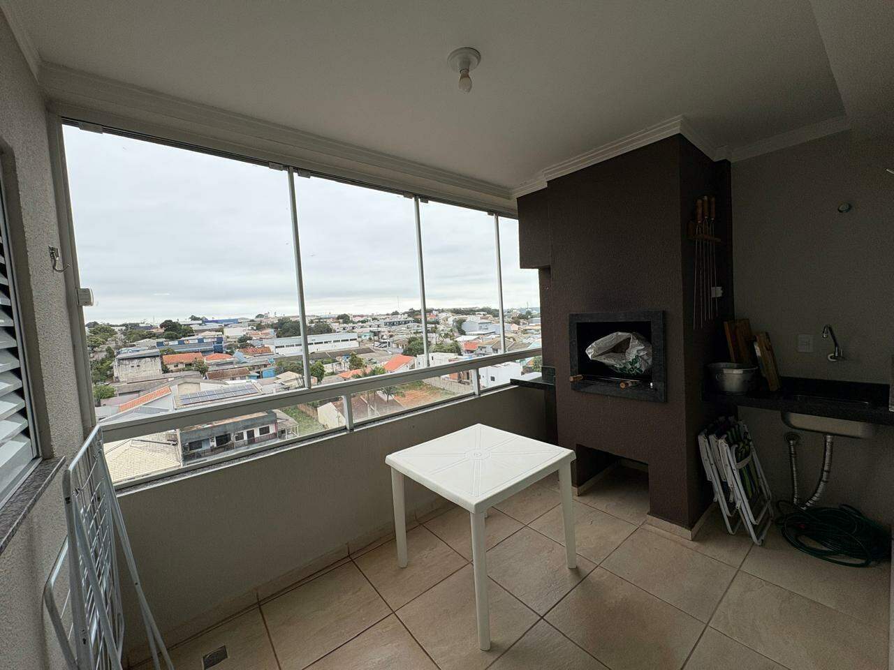 Apartamento para para aluguel no Bairro PARQUE SAO PAULO em CASCAVEL: sacada com churrasqueira