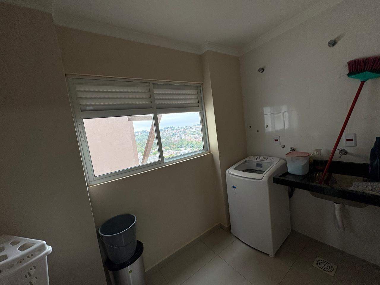 Apartamento para para aluguel no Bairro PARQUE SAO PAULO em CASCAVEL: área de serviço