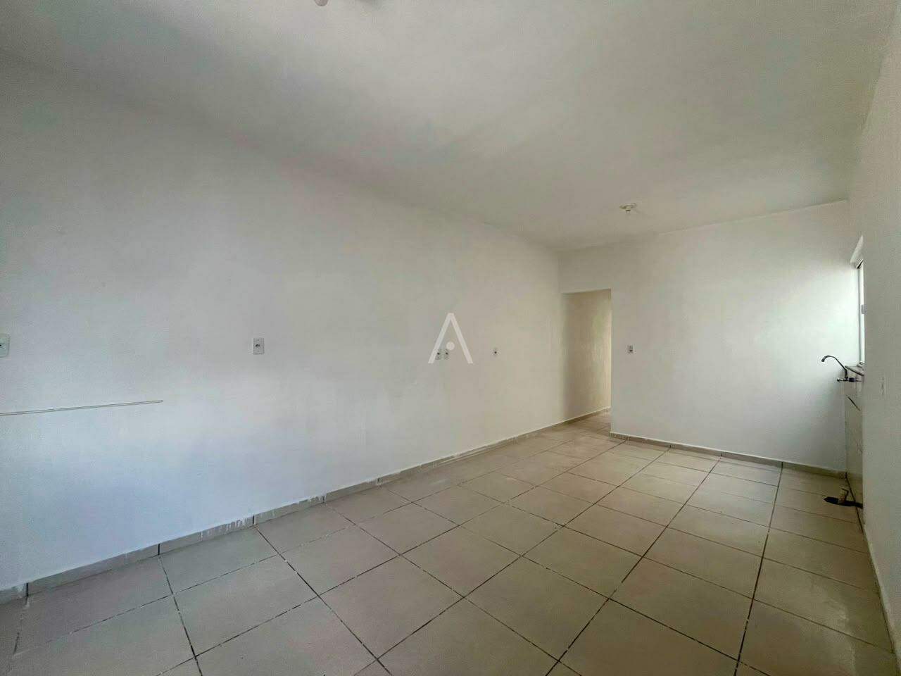 Casa Residencial para para aluguel no Bairro JARDIM COOPAGRO em TOLEDO: Sala de Estar
