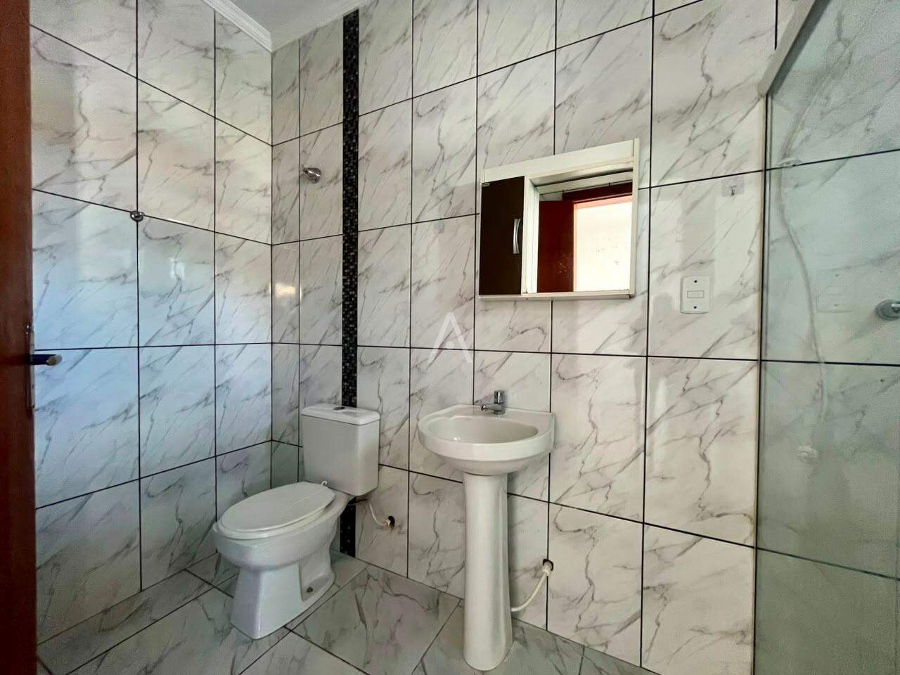 Casa Residencial para para aluguel no Bairro JARDIM COOPAGRO em TOLEDO: Banheiro Social