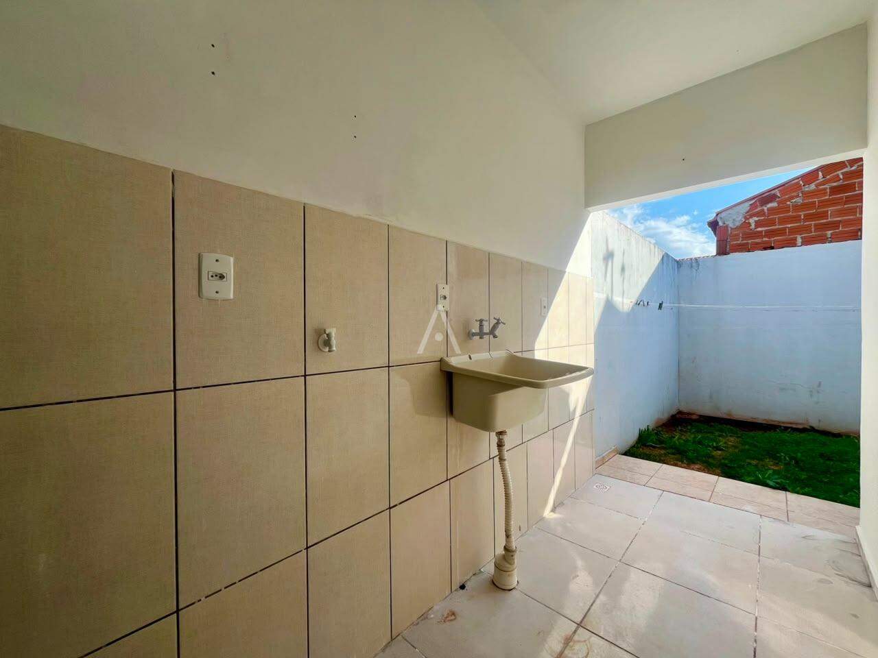 Casa Residencial para para aluguel no Bairro JARDIM COOPAGRO em TOLEDO: Área de serviço