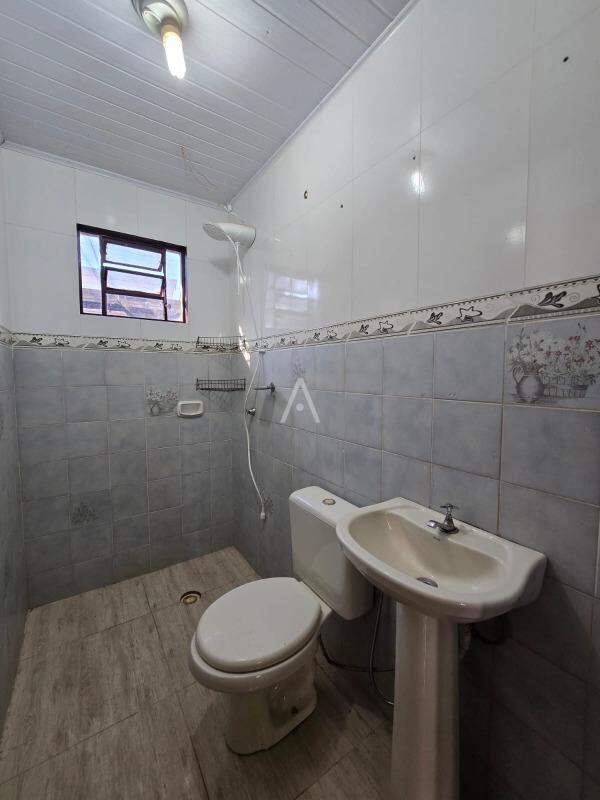 Casa Residencial para para aluguel no Bairro JARDIM LA SALLE em TOLEDO: BANHEIRO DA EDÍCULA