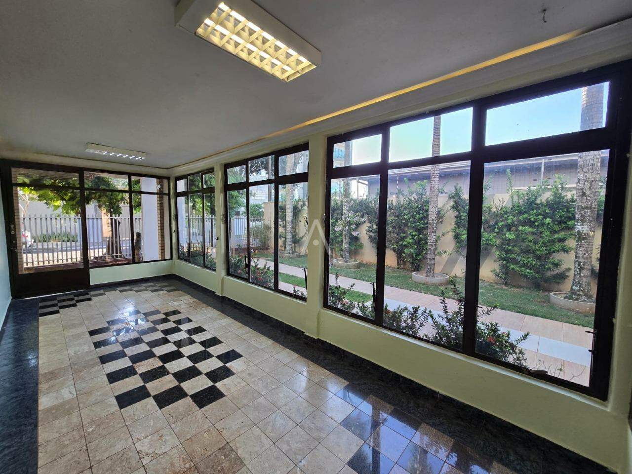 Casa Residencial para para aluguel no Bairro JARDIM LA SALLE em TOLEDO: HALL DE ENTRADA